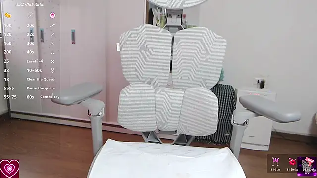 Snapshot of Suzie_Wet_Cave chatting on April 4, 10:24 am Suzie Wet Cave online show from April 4, 10:24 am
