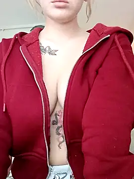 Snapshot of atessu07 chatting on February 4, 8:20 am atessu07 online show from February 4, 8:20 am