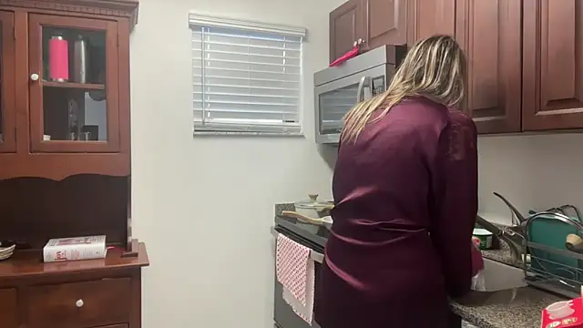 Snapshot of prettyykitty22 chatting on February 8, 3:59 pm prettyykitty22 online show from February 8, 3:59 pm