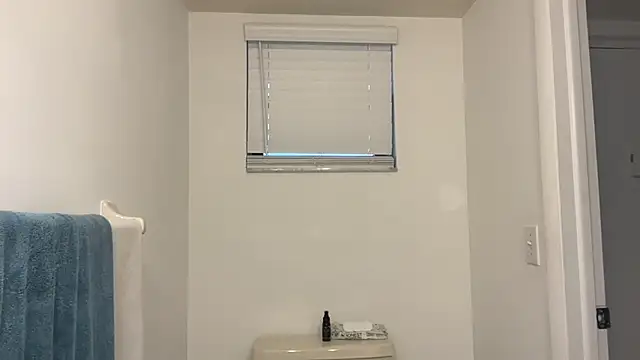 Snapshot of prettyykitty22 chatting on February 15, 11:12 pm prettyykitty22 online show from February 15, 11:12 pm