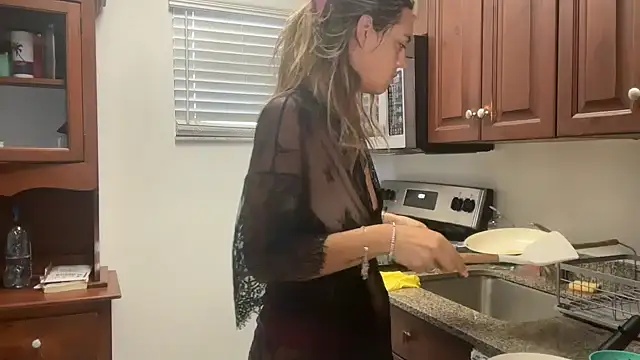 Snapshot of prettyykitty22 chatting on March 21, 2:31 pm prettyykitty22 online show from March 21, 2:31 pm