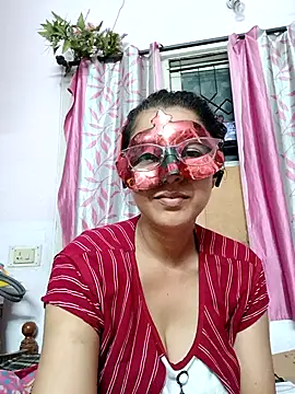 Snapshot of thanusi_2 chatting on April 28, 6:13 pm thanusi 2 online show from April 28, 6:13 pm