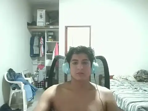Snapshot of wilsoncrazz chatting on October 14, 8:37 am wilsoncrazz online show from October 14, 8:37 am
