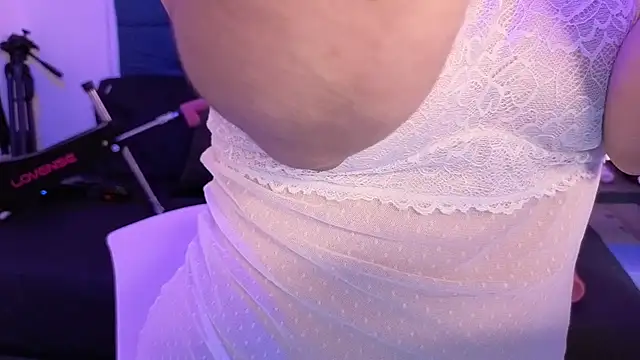 elowen halley1 online show from October 6, 7:33 pm