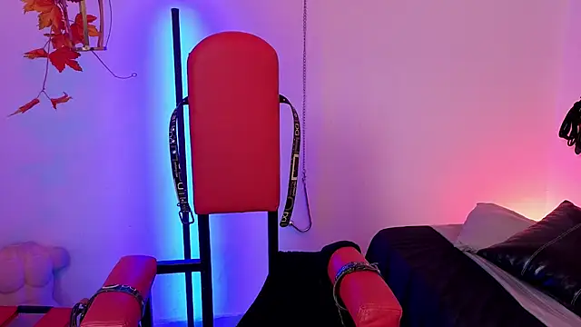 elowen halley1 online show from March 30, 7:37 pm