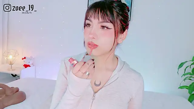 cuteezoe online show from April 17, 4:15 am