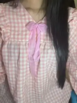 Snapshot of Dolly282 chatting on April 15, 11:27 pm Dolly282 online show from April 15, 11:27 pm