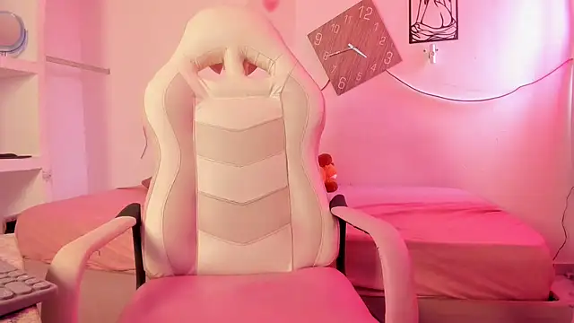 Snapshot of Valy_hot chatting on October 3, 2:58 pm Valy hot online show from October 3, 2:58 pm