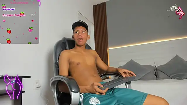 Brunette  boy online show from November 30, 6:45 pm