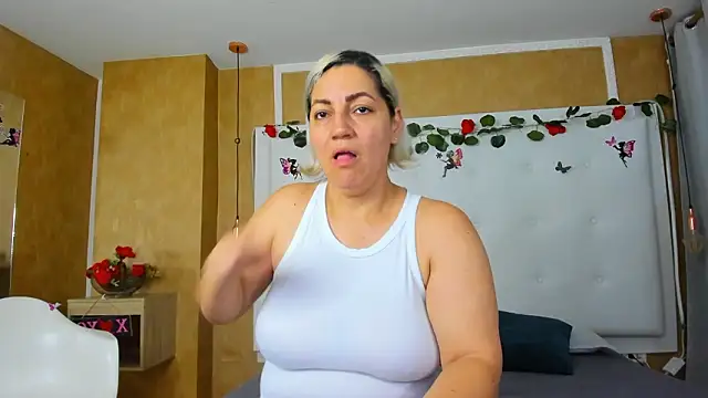 Heidy milf online show from February 26, 8:41 pm