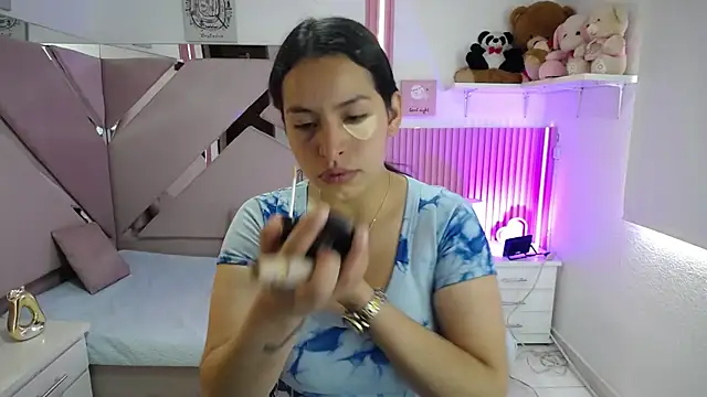 Snapshot of Mia_garcia28 chatting on July 15, 3:39 pm Mia garcia28 online show from July 15, 3:39 pm