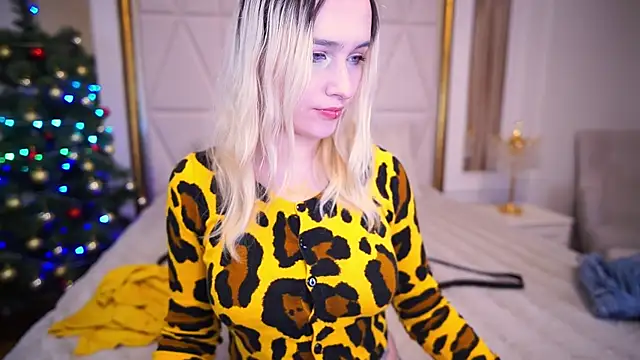 LilElfie online show from December 22, 9:23 pm