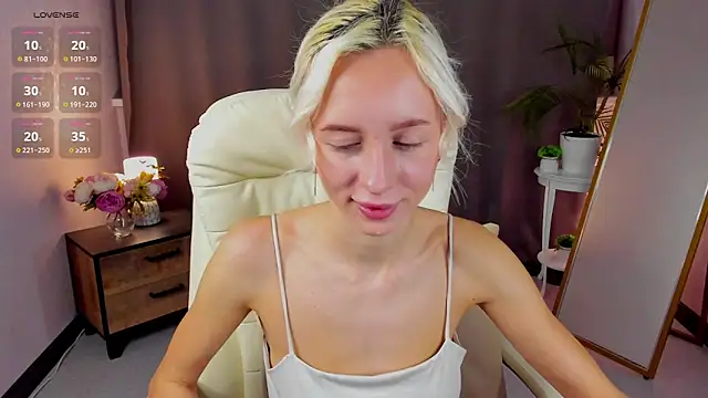 cute luucy online show from February 3, 3:37 am