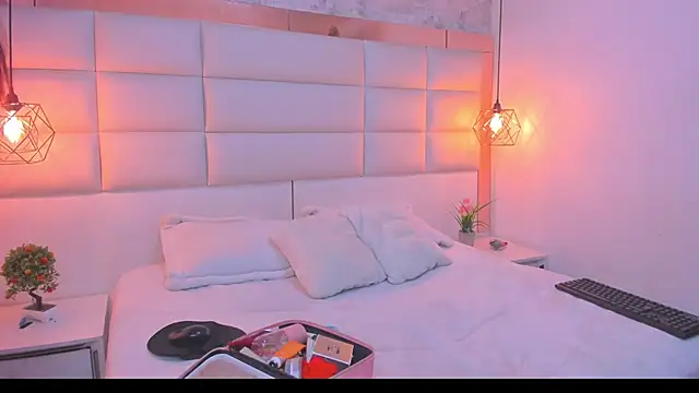 Dali collin online show from March 26, 3:17 pm