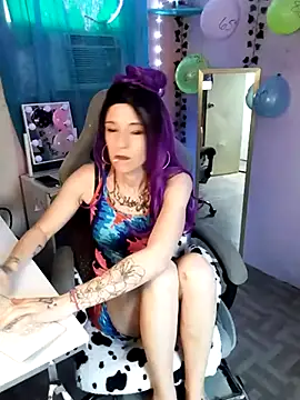 Snapshot of Purple2StayThnxx chatting on September 27, 9:42 pm Purple2StayThnxx online show from September 27, 9:42 pm