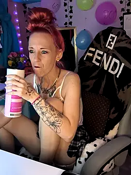 Snapshot of Purple2StayThnxx chatting on September 29, 4:06 am Purple2StayThnxx online show from September 29, 4:06 am