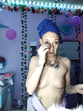 Snapshot of Purple2StayThnxx chatting on October 20, 8:42 pm Purple2StayThnxx online show from October 20, 8:42 pm
