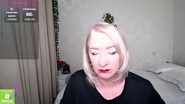 hunters woman online show from September 9, 4:50 pm