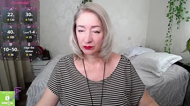 hunters woman online show from October 8, 2:04 pm