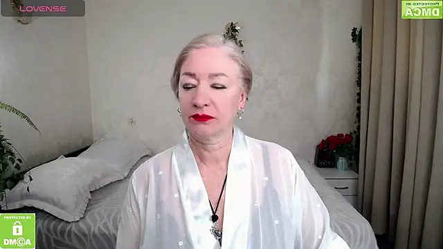 hunters woman online show from March 15, 5:02 am