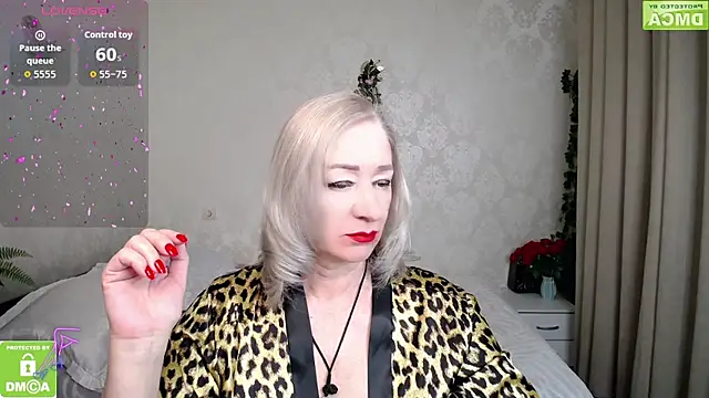 hunters woman online show from March 31, 5:24 pm