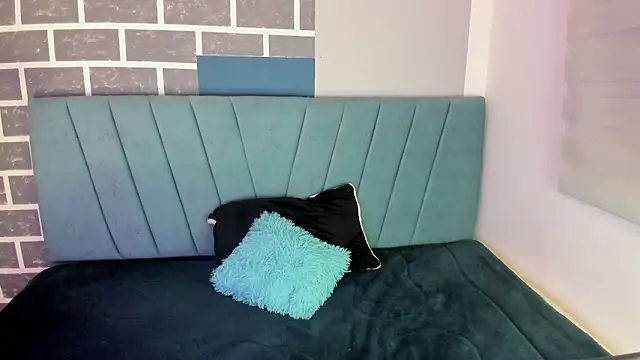 Snapshot of little_annee chatting on September 14, 11:37 pm little annee online show from September 14, 11:37 pm