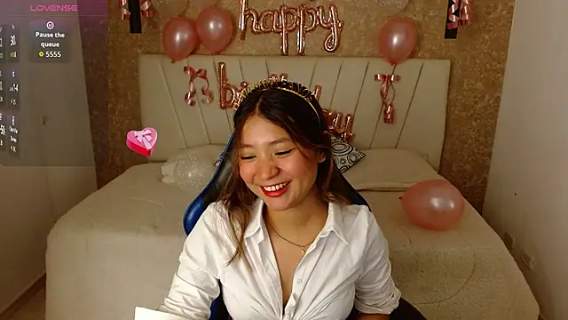 Snapshot of little_annee chatting on September 27, 1:54 am little annee online show from September 27, 1:54 am