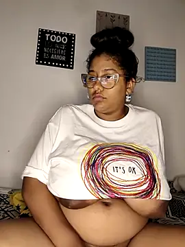 Snapshot of MeliBoobs chatting on September 19, 7:03 pm MeliBoobs online show from September 19, 7:03 pm