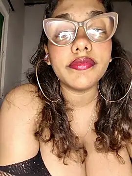 Snapshot of MeliBoobs chatting on October 7, 3:25 am MeliBoobs online show from October 7, 3:25 am