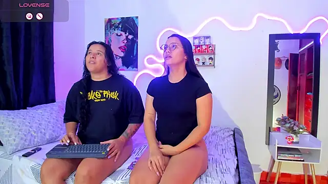 Snapshot of Dilan_and_Mia chatting on September 18, 10:01 pm Dilan and Mia online show from September 18, 10:01 pm