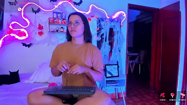 Snapshot of Dilan_and_Mia chatting on October 13, 8:14 am Dilan and Mia online show from October 13, 8:14 am