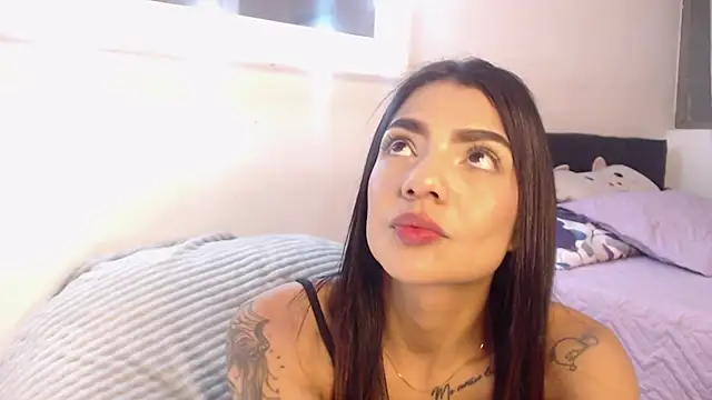 MiahCornell  online show from April 16, 7:03 pm