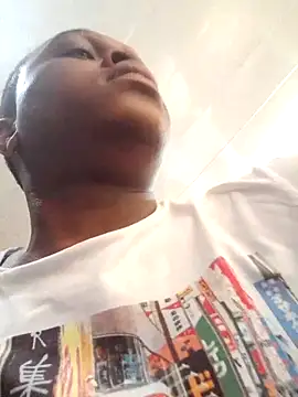 Snapshot of Moet_Chandon chatting on October 9, 1:31 pm Moet Chandon online show from October 9, 1:31 pm