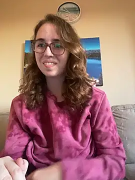 Snapshot of sweetsocalgirl chatting on October 16, 1:28 am sweetsocalgirl online show from October 16, 1:28 am