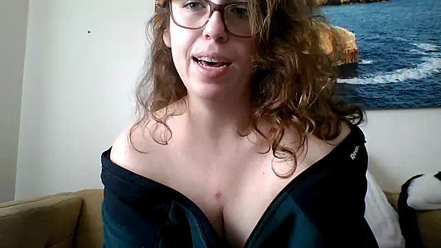 Snapshot of sweetsocalgirl chatting on March 15, 8:59 pm sweetsocalgirl online show from March 15, 8:59 pm