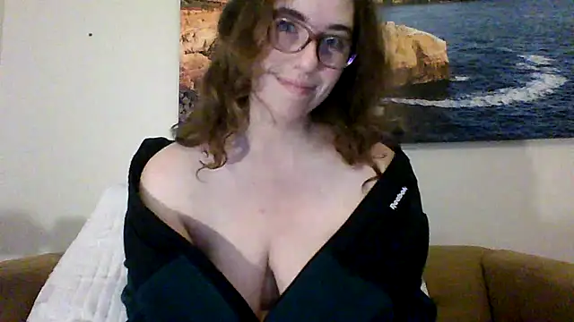 Snapshot of sweetsocalgirl chatting on March 20, 2:00 pm sweetsocalgirl online show from March 20, 2:00 pm