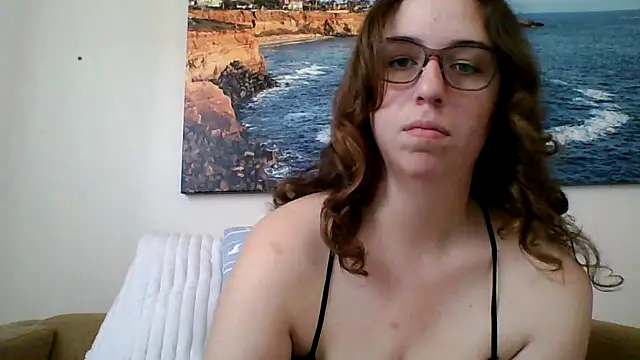 Snapshot of sweetsocalgirl chatting on March 23, 11:31 pm sweetsocalgirl online show from March 23, 11:31 pm