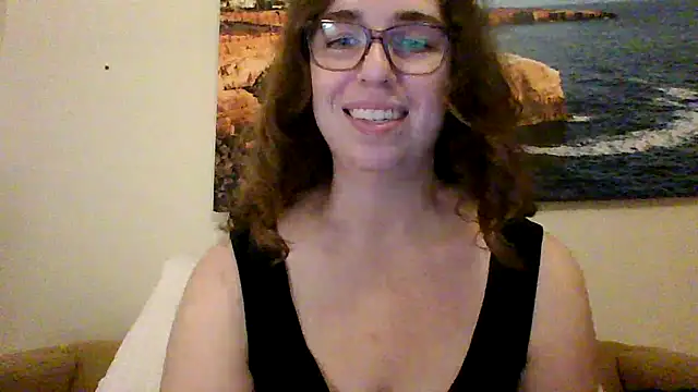 Snapshot of sweetsocalgirl chatting on March 28, 2:33 am sweetsocalgirl online show from March 28, 2:33 am