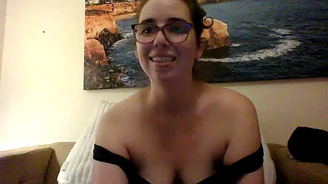 Snapshot of sweetsocalgirl chatting on April 5, 5:15 am sweetsocalgirl online show from April 5, 5:15 am