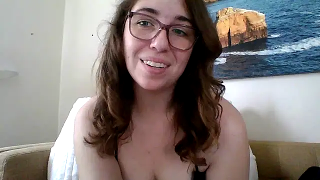 Snapshot of sweetsocalgirl chatting on April 12, 7:19 pm sweetsocalgirl online show from April 12, 7:19 pm