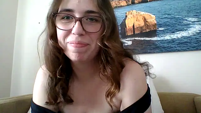 Snapshot of sweetsocalgirl chatting on April 23, 9:39 pm sweetsocalgirl online show from April 23, 9:39 pm