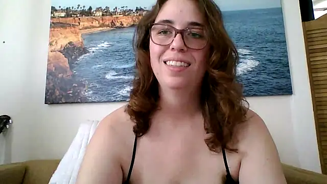 Snapshot of sweetsocalgirl chatting on May 19, 12:05 am sweetsocalgirl online show from May 19, 12:05 am