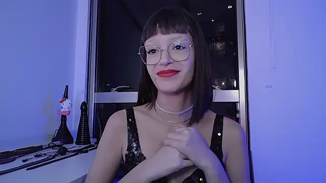 Snapshot of nina_kink chatting on November 18, 10:03 pm nina kink online show from November 18, 10:03 pm