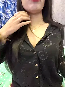 Snapshot of priya_26 chatting on January 6, 9:57 am priya 26 online show from January 6, 9:57 am