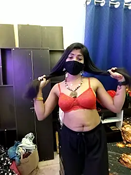 Snapshot of priya_26 chatting on March 10, 4:28 am priya 26 online show from March 10, 4:28 am