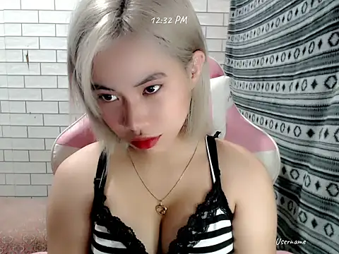 Snapshot of Rainea149 chatting on October 6, 4:32 am Rainea149 online show from October 6, 4:32 am