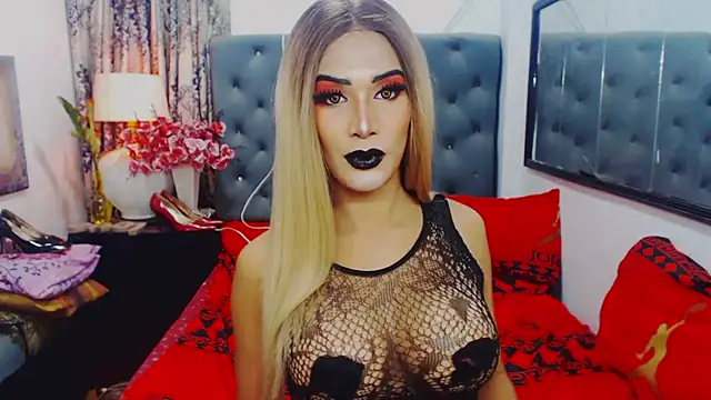 Snapshot of Mistress4fun chatting on September 30, 6:29 am Mistress4fun online show from September 30, 6:29 am