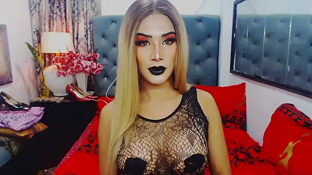 Snapshot of Mistress4fun chatting on November 10, 8:57 am Mistress4fun online show from November 10, 8:57 am