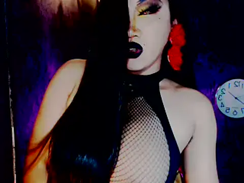 Snapshot of Mistress4fun chatting on November 16, 5:40 pm Mistress4fun online show from November 16, 5:40 pm