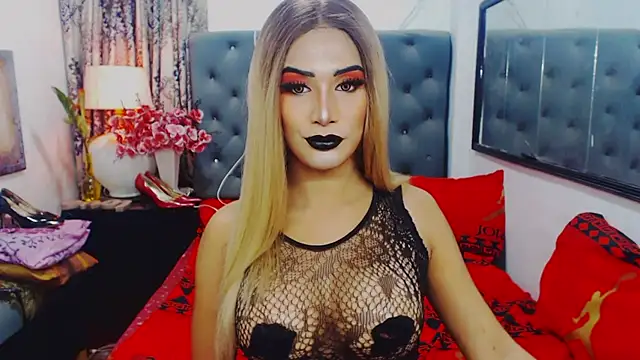 Snapshot of Mistress4fun chatting on December 4, 6:01 am Mistress4fun online show from December 4, 6:01 am